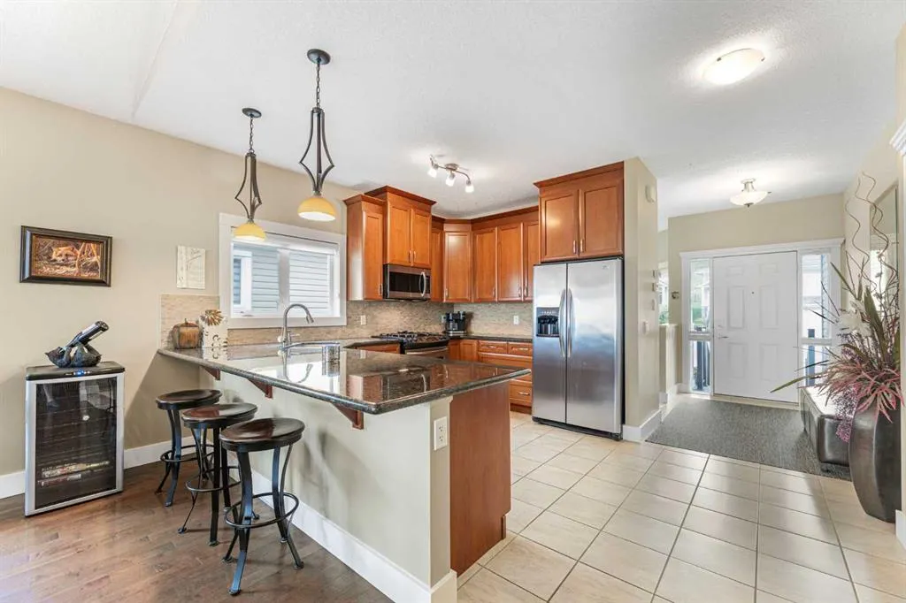 533 Rocky Vista Gardens NW