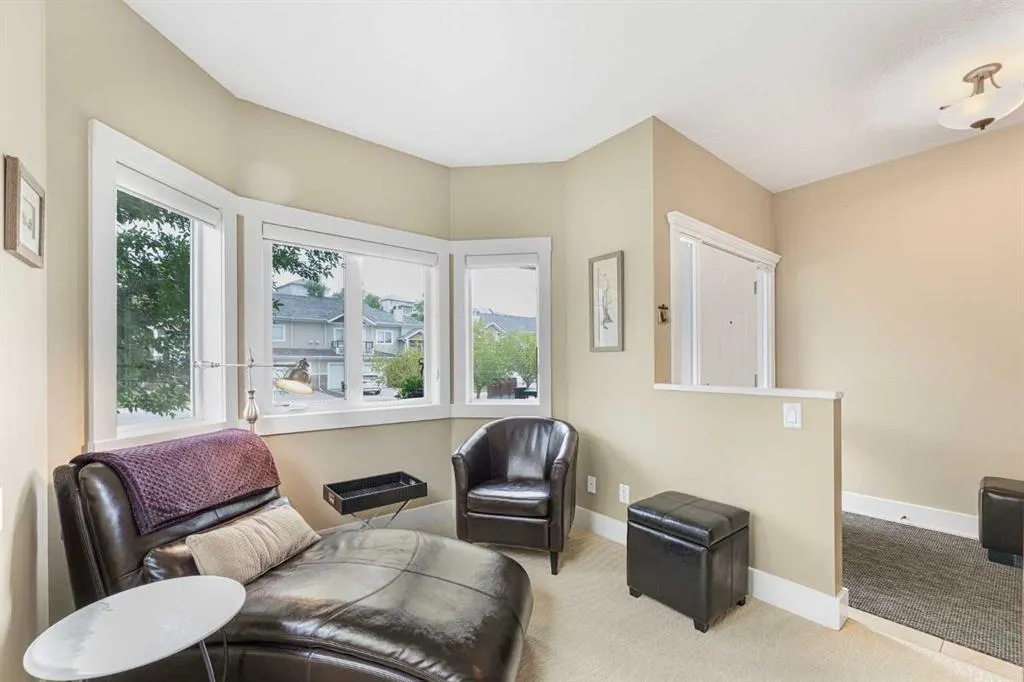 533 Rocky Vista Gardens NW