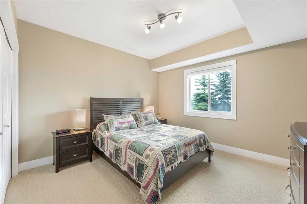 533 Rocky Vista Gardens NW