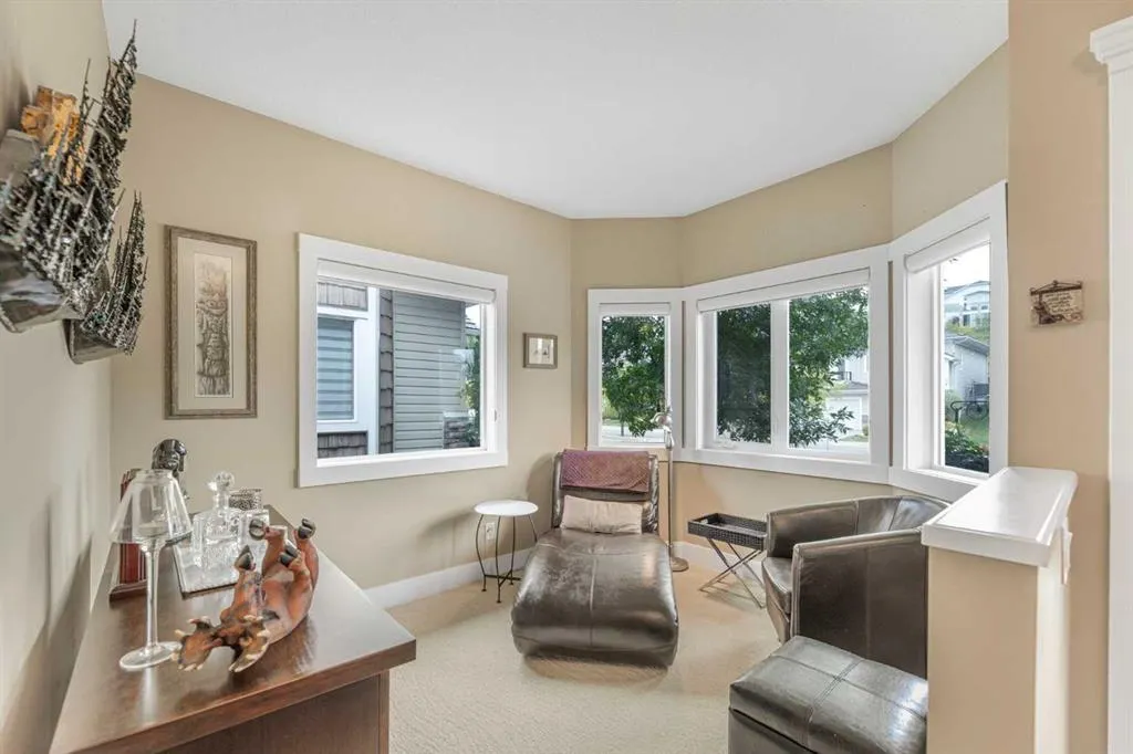 533 Rocky Vista Gardens NW