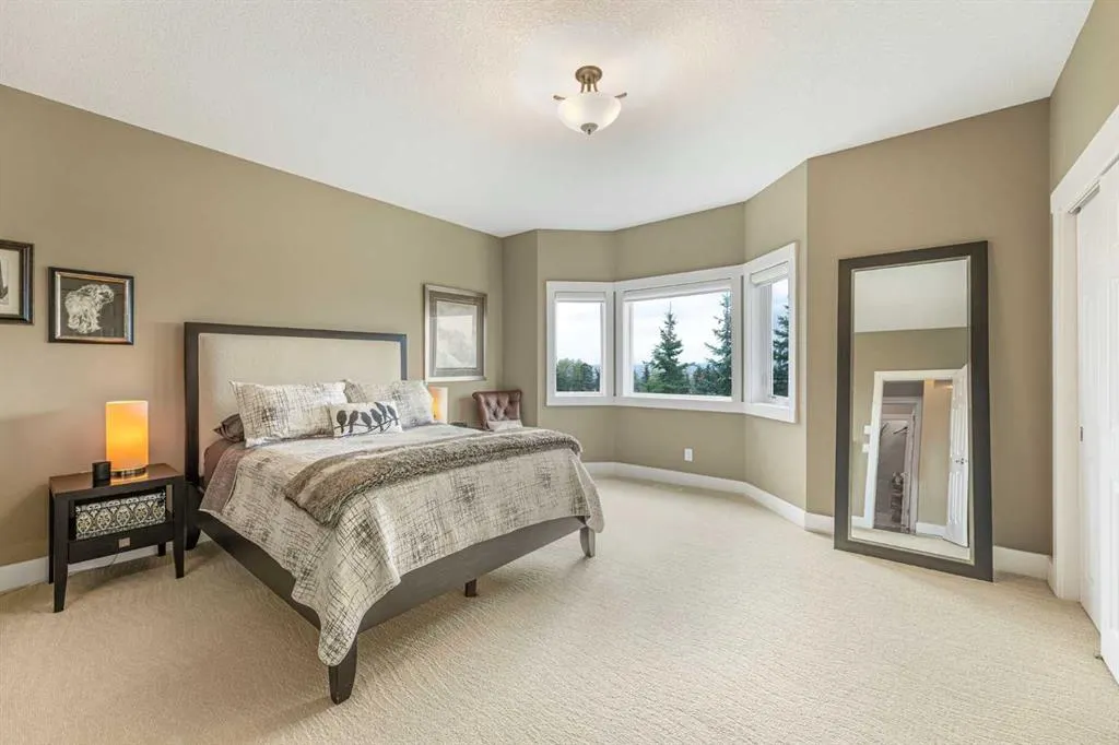 533 Rocky Vista Gardens NW