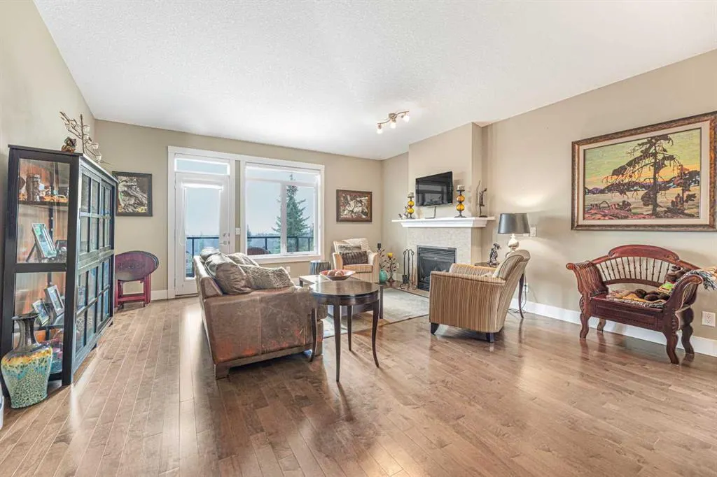 533 Rocky Vista Gardens NW