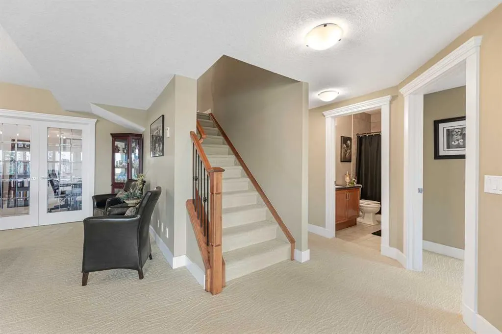 533 Rocky Vista Gardens NW