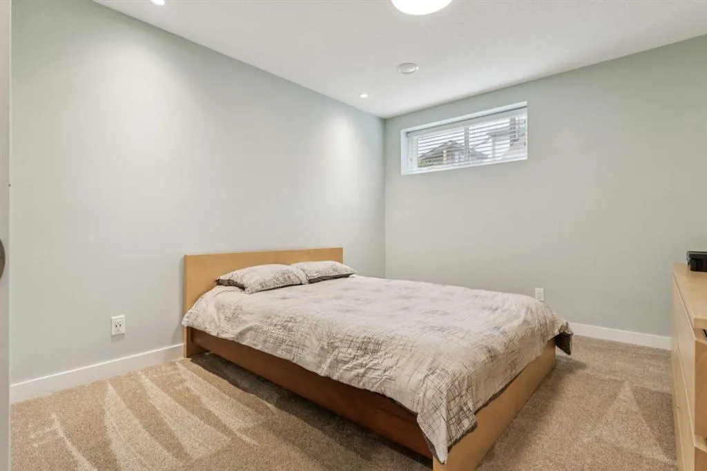 280 Chinook Gate Park SW
