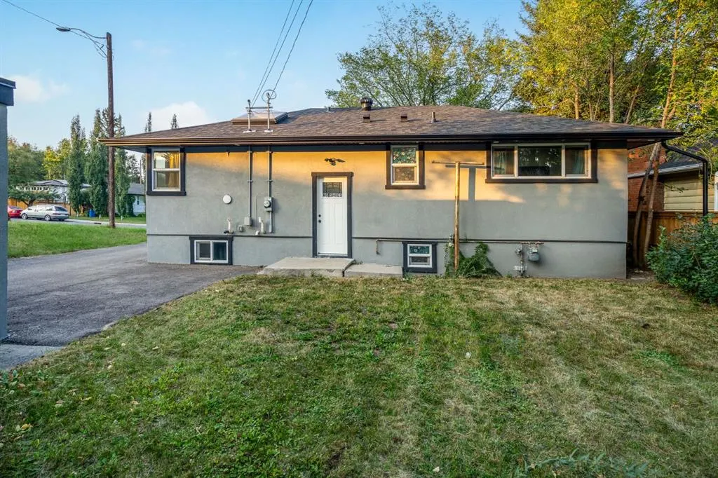135 Thorncrest Road NW