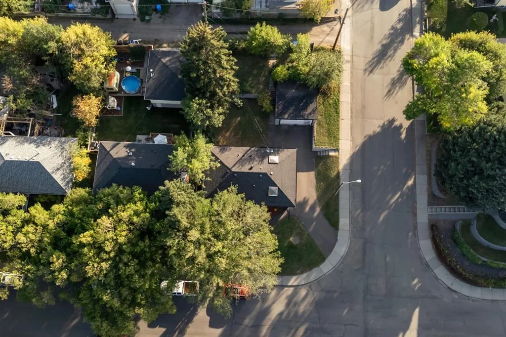 135 Thorncrest Road NW