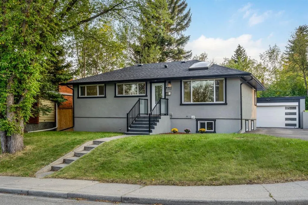 135 Thorncrest Road NW