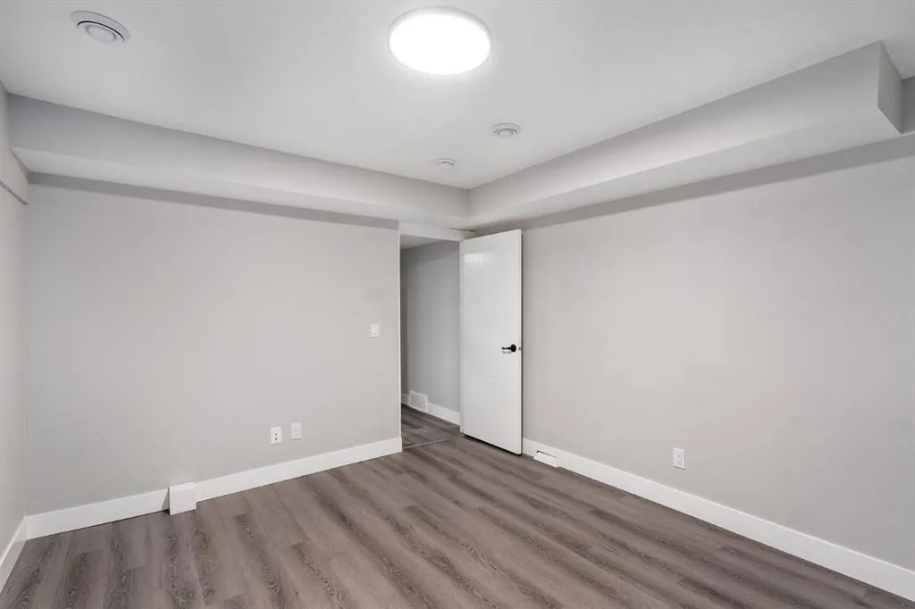 135 Thorncrest Road NW