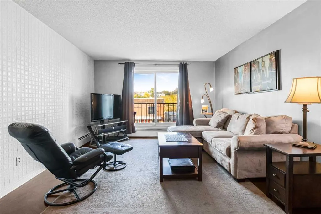 647 1 Avenue NE, #303