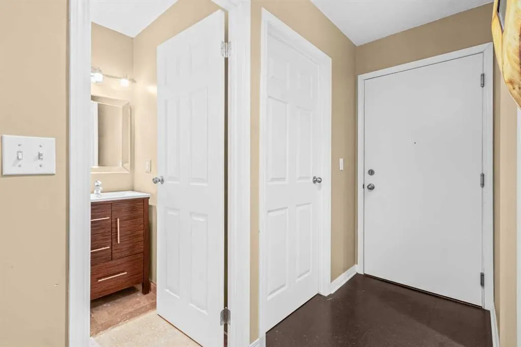 647 1 Avenue NE, #303