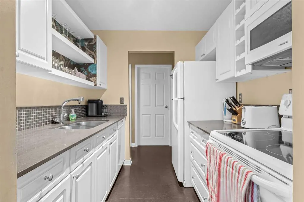 647 1 Avenue NE, #303