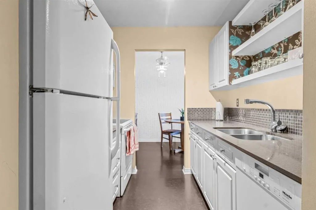 647 1 Avenue NE, #303