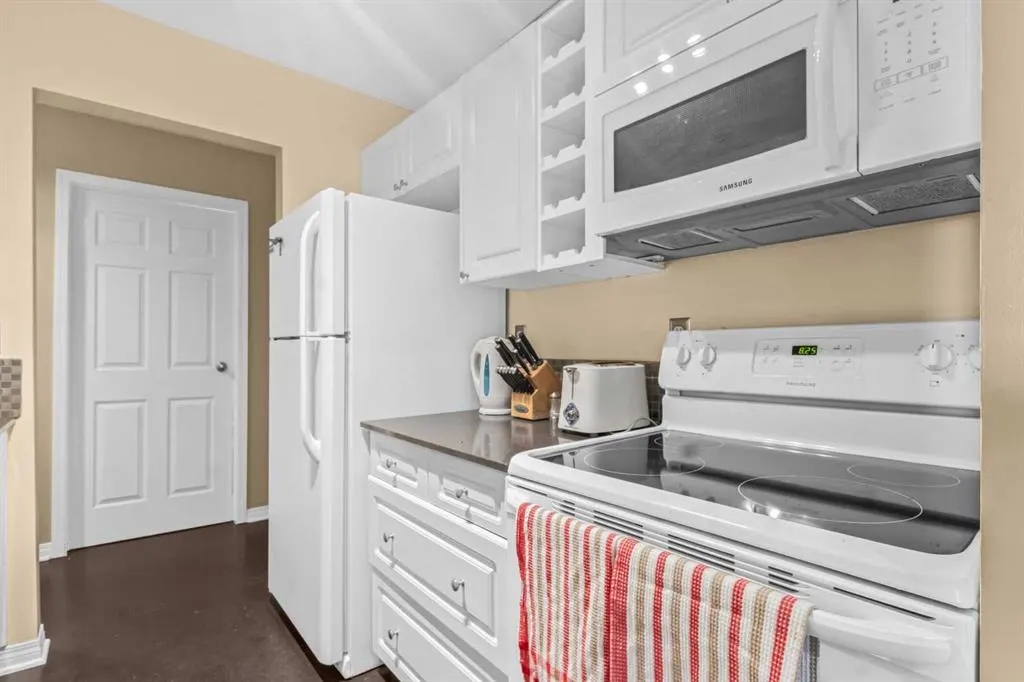 647 1 Avenue NE, #303