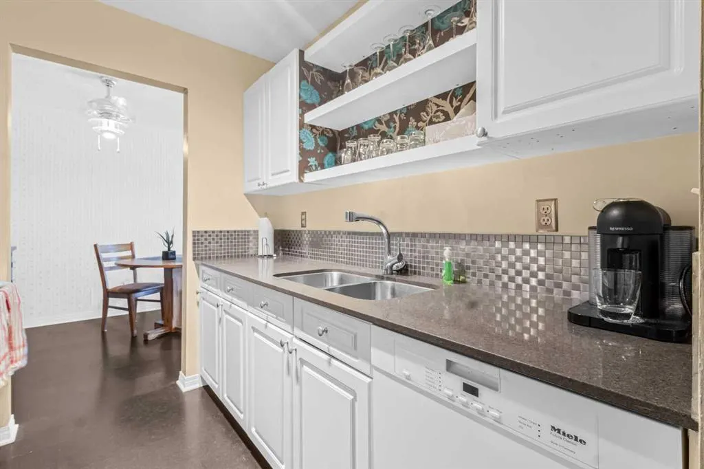 647 1 Avenue NE, #303