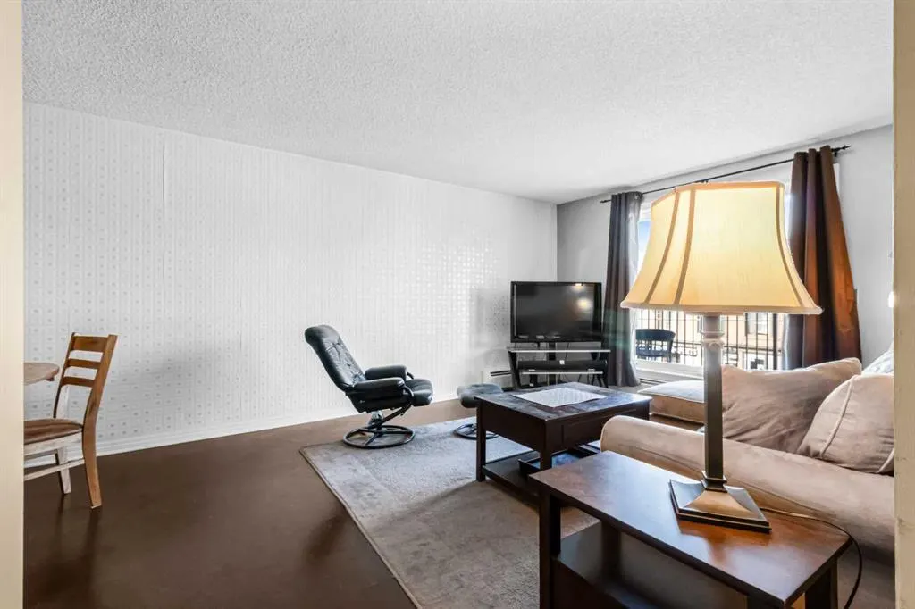 647 1 Avenue NE, #303