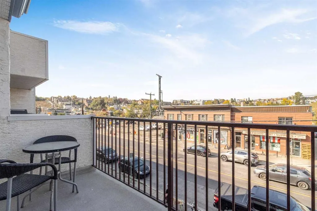 647 1 Avenue NE, #303