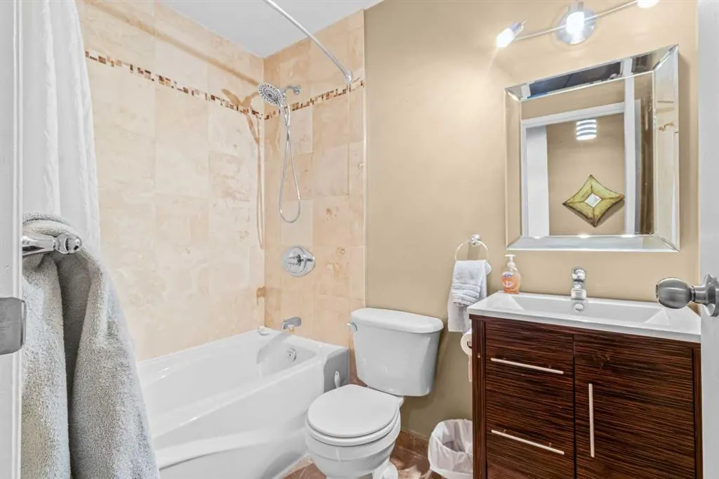 647 1 Avenue NE, #303