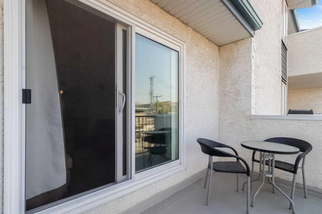 647 1 Avenue NE, #303