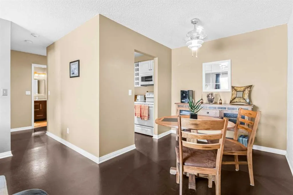 647 1 Avenue NE, #303