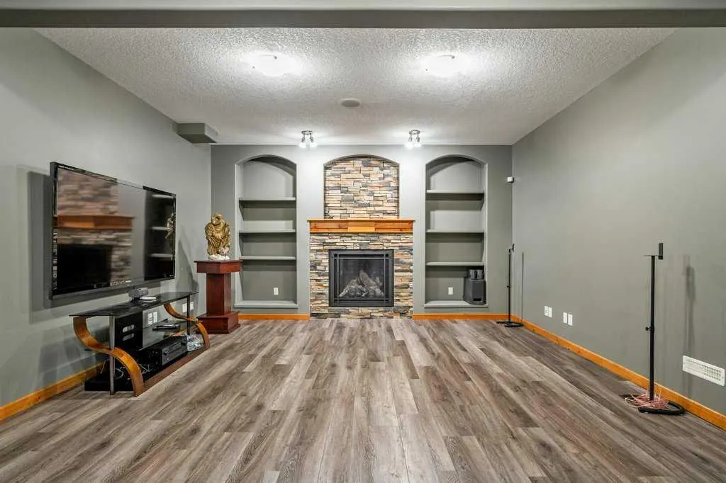 136 Cranwell Crescent SE