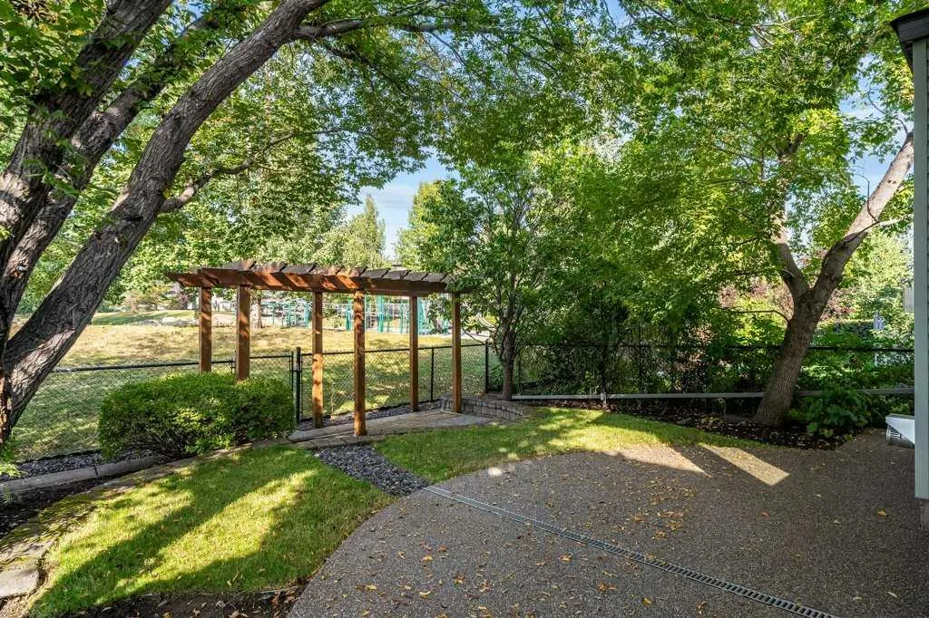 136 Cranwell Crescent SE