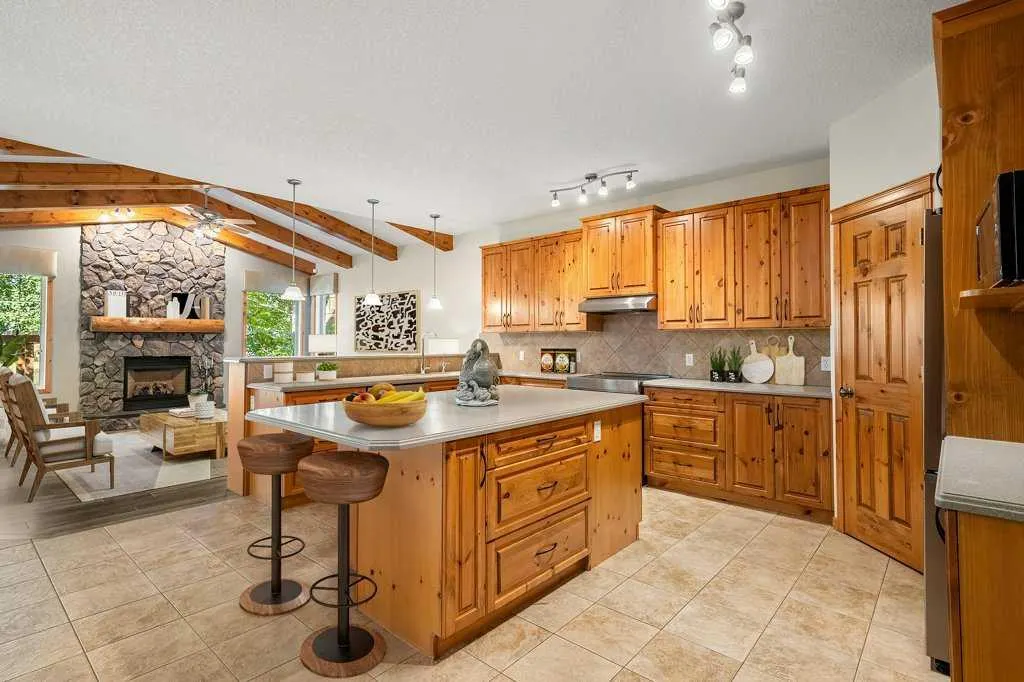 136 Cranwell Crescent SE