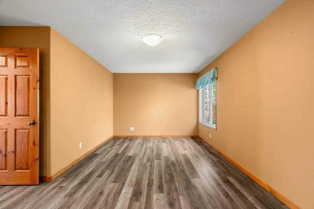 136 Cranwell Crescent SE