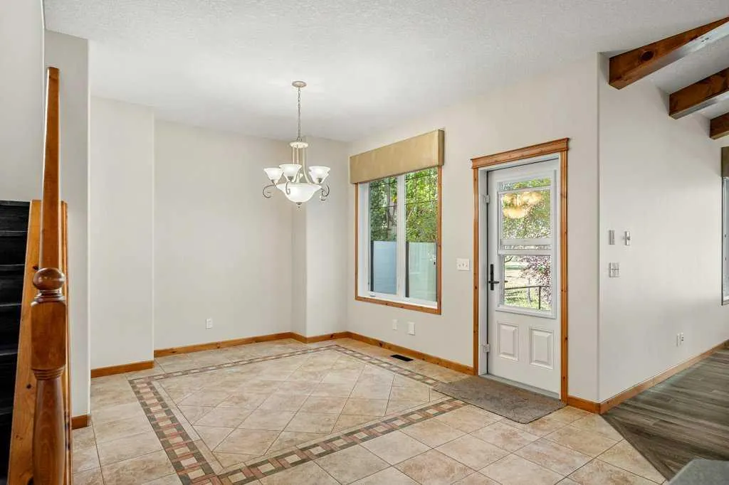 136 Cranwell Crescent SE