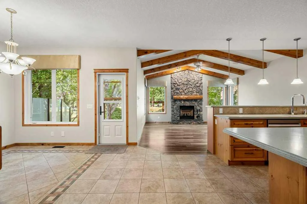136 Cranwell Crescent SE
