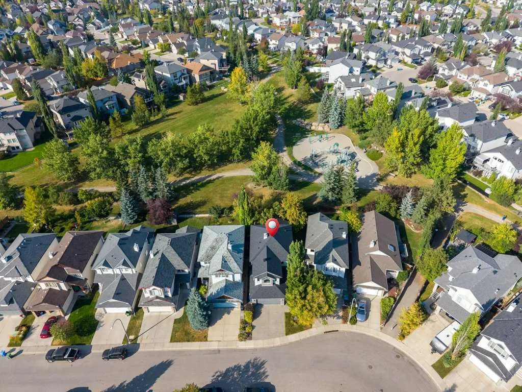 136 Cranwell Crescent SE