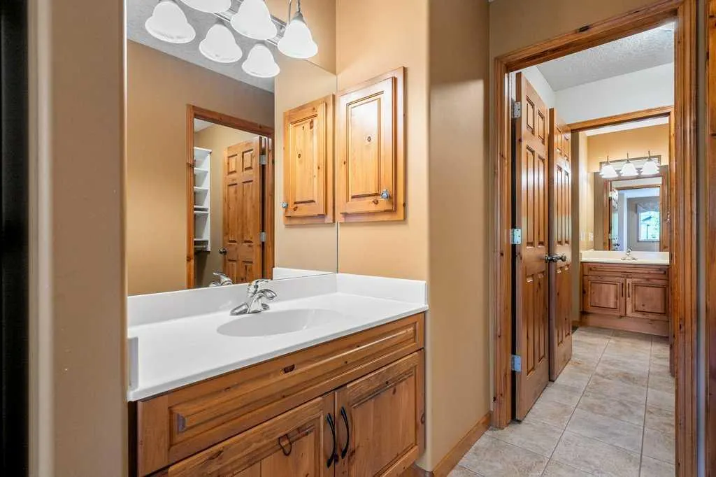 136 Cranwell Crescent SE