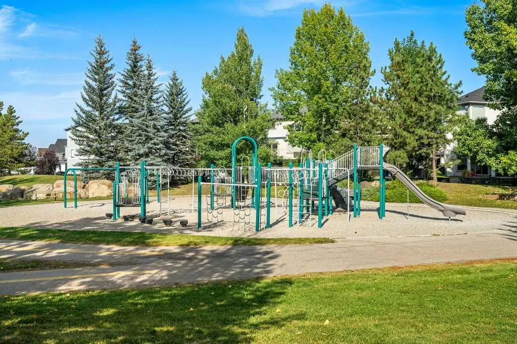 136 Cranwell Crescent SE