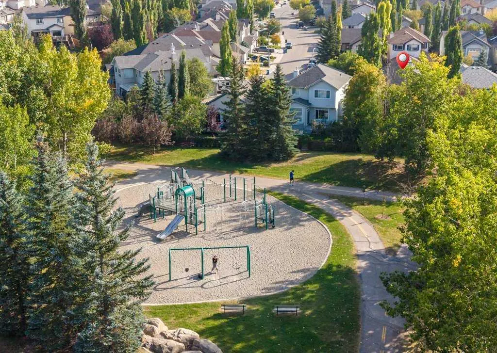 136 Cranwell Crescent SE