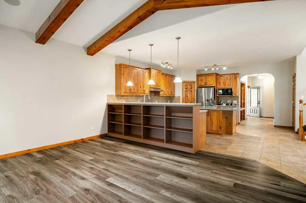 136 Cranwell Crescent SE