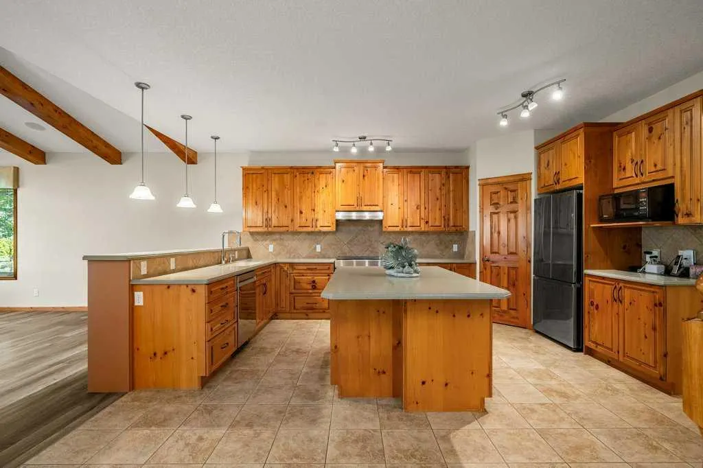 136 Cranwell Crescent SE