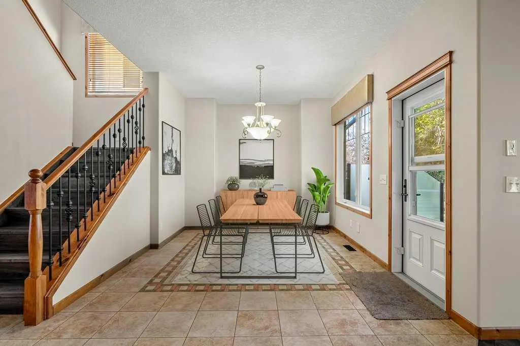 136 Cranwell Crescent SE