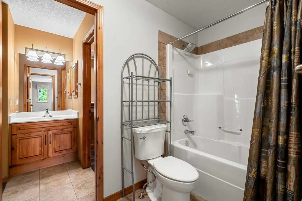 136 Cranwell Crescent SE