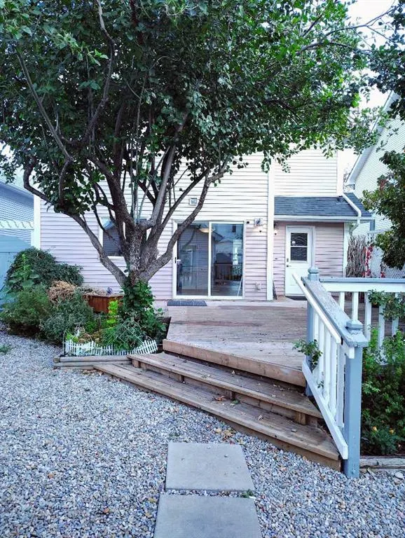 11 Tuscany Valley Road NW