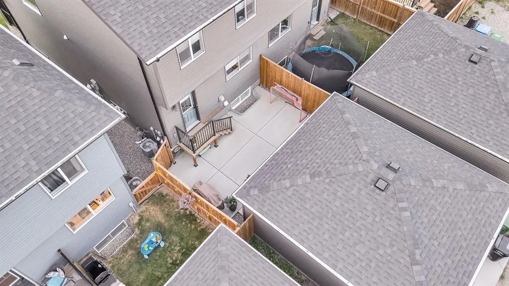 32 Legacy Reach Crescent SE