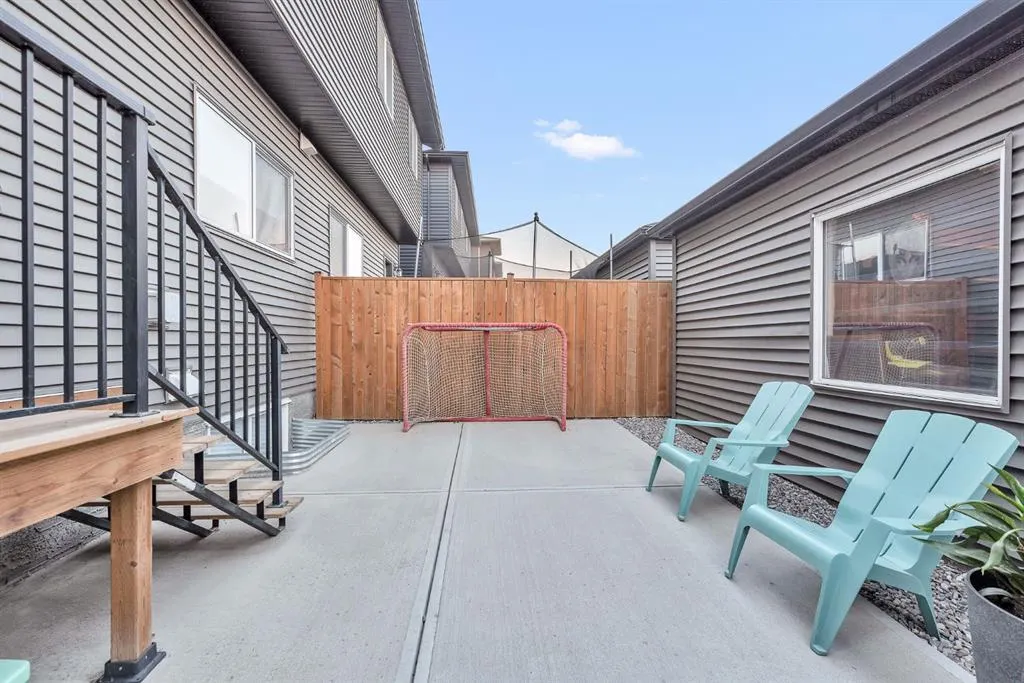 32 Legacy Reach Crescent SE