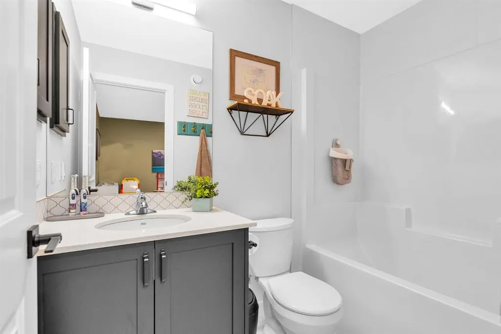 32 Legacy Reach Crescent SE