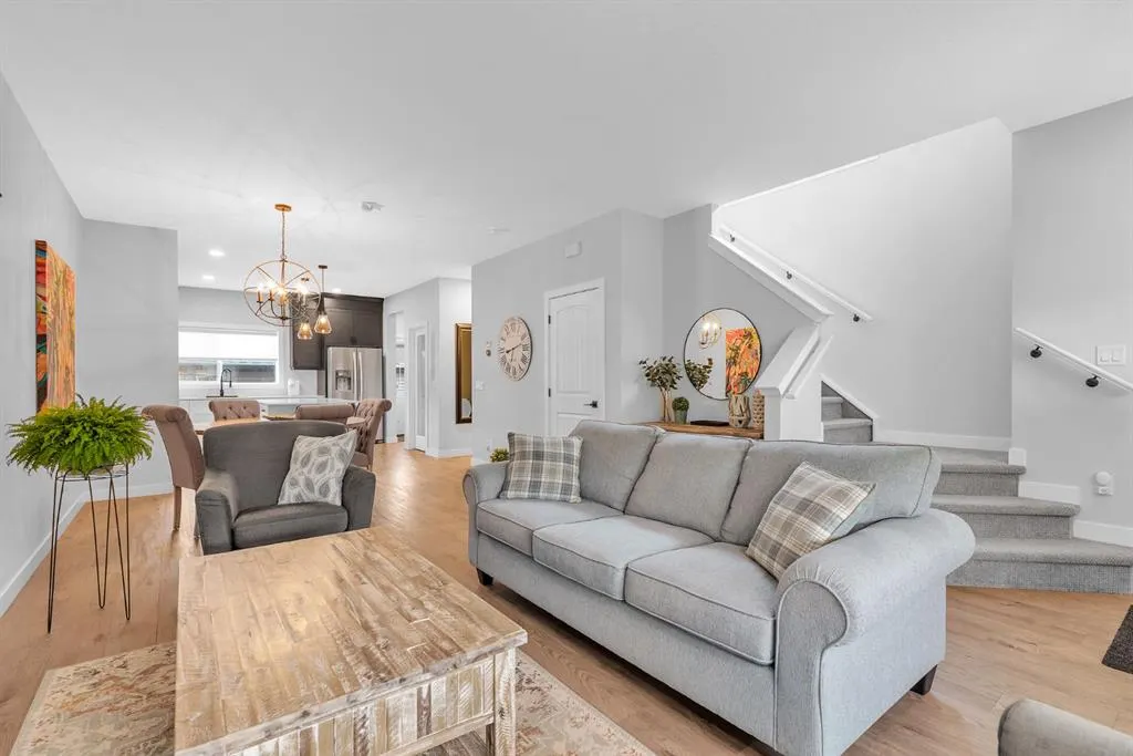 32 Legacy Reach Crescent SE
