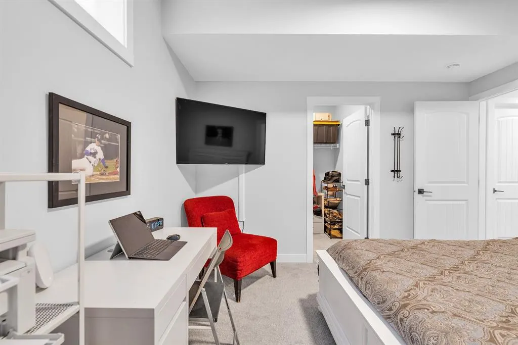 32 Legacy Reach Crescent SE