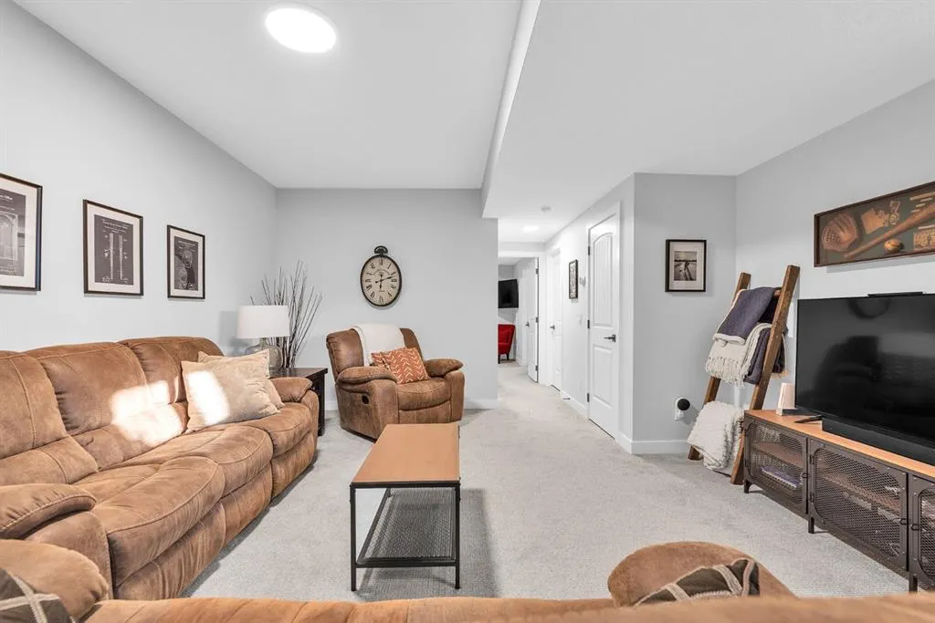 32 Legacy Reach Crescent SE