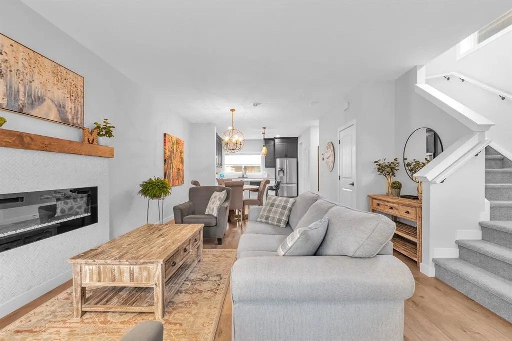 32 Legacy Reach Crescent SE