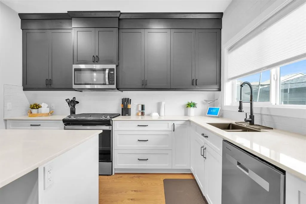 32 Legacy Reach Crescent SE