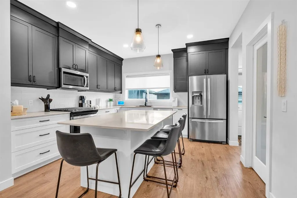 32 Legacy Reach Crescent SE