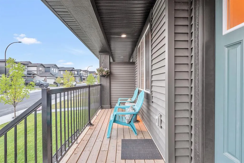 32 Legacy Reach Crescent SE