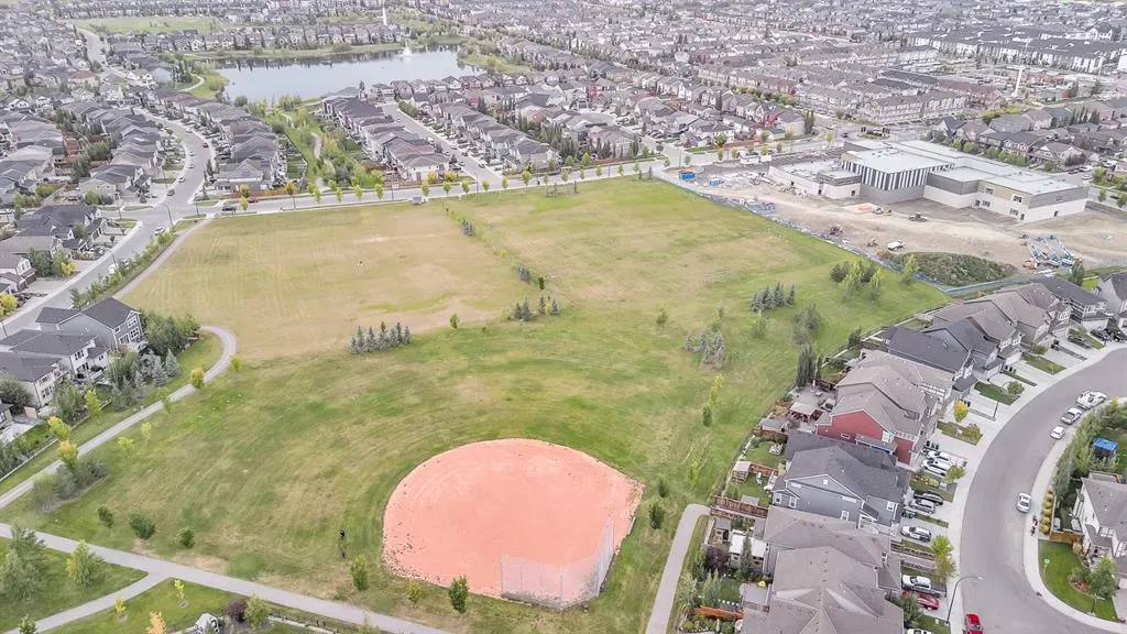 32 Legacy Reach Crescent SE