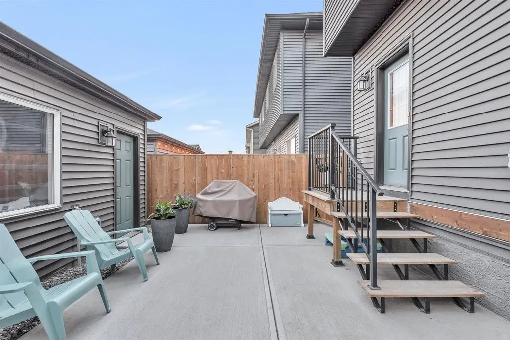 32 Legacy Reach Crescent SE